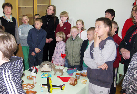 Atidaryta mokinių darbelių paroda Atidaryta mokinių darbelių paroda
