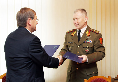 Šiaulių savivaldybė bendradarbiaus su kariuomene Šiaulių savivaldybė bendradarbiaus su kariuomene