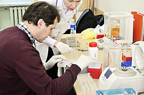 Mokslininkai ieško genų pažaidų, kurios sukelia alerginį rinitą