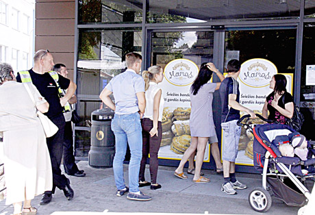 Šiauliuose uždarytas prekybos centras, „užstrigo“ Savivaldybė Šiauliuose uždarytas prekybos centras, „užstrigo“ Savivaldybė