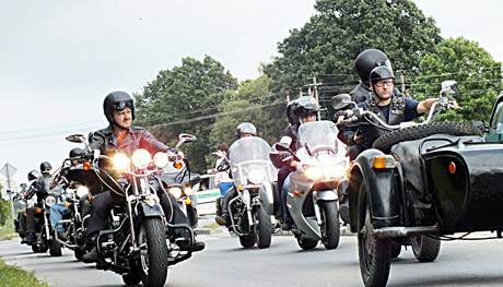 Su motociklais paminėjo žemaičius Su motociklais paminėjo žemaičius