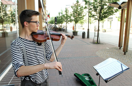Būti gatvės muzikantu apsimoka Būti gatvės muzikantu apsimoka