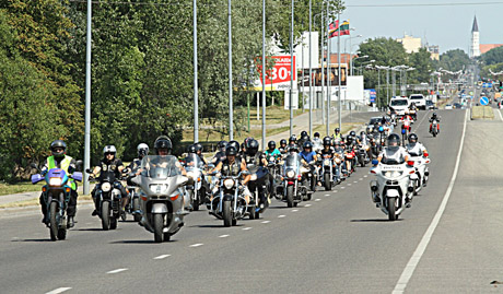 Kryžių kalno atlaiduose dangus negailėjo saulės Kryžių kalno atlaiduose dangus negailėjo saulės