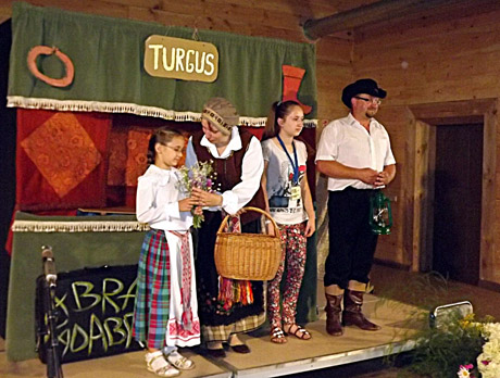 Žiūrovus viliojo mėgėjų teatrai Žiūrovus viliojo mėgėjų teatrai