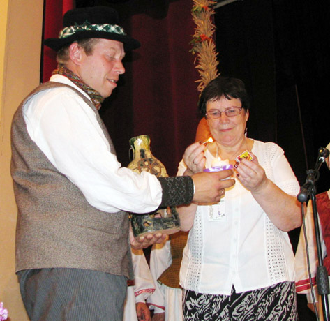 Baisogaloje būrėsi folkloro ansambliai Baisogaloje būrėsi folkloro ansambliai
