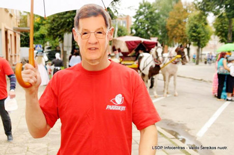 Socialdemokratų lyderių kaukės sulaukė pašaipų Socialdemokratų lyderių kaukės sulaukė pašaipų