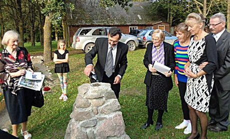 Mikoliškyje nusilenkta išnykusiems kaimams Mikoliškyje nusilenkta išnykusiems kaimams