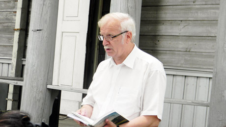 „Poeziją vertinu dėl įstabiosios galimybės išgryninti mintis“ „Poeziją vertinu dėl įstabiosios galimybės išgryninti mintis“