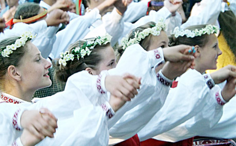Aukščiausios kategorijos – dviem šokėjų kolektyvams Aukščiausios kategorijos – dviem šokėjų kolektyvams