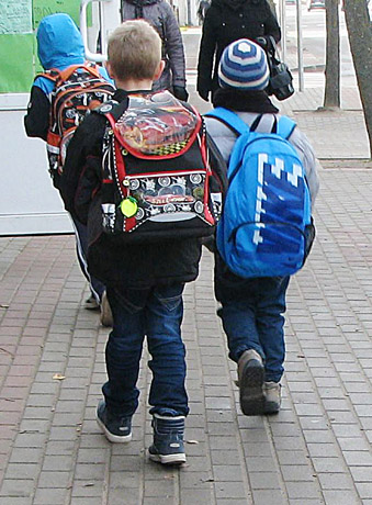 Mokinukų kuprinės lengvėja Mokinukų kuprinės lengvėja