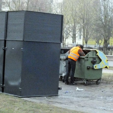 Atliekoms – pirmieji pusiau požeminiai konteineriai Atliekoms – pirmieji pusiau požeminiai konteineriai