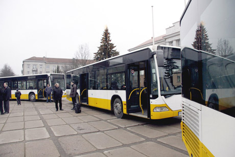 Šiaulių gatvėmis riedės iš latvių pirkti autobusai Šiaulių gatvėmis riedės iš latvių pirkti autobusai