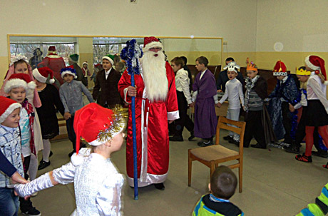 Kalėdų Senelis aplankė du kaimus Kalėdų Senelis aplankė du kaimus