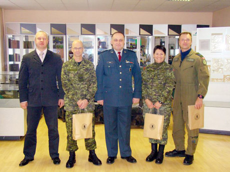 NATO kariams – Šiaulių policijos padėka NATO kariams – Šiaulių policijos padėka