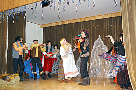 Mokyklos tradicija – šventinis vakaras Mokyklos tradicija – šventinis vakaras