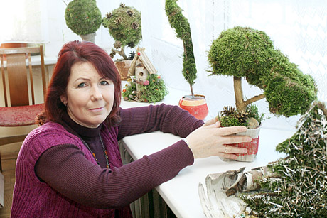 Bonsai kuriami ir iš laikraščių, ir iš samanų Bonsai kuriami ir iš laikraščių, ir iš samanų
