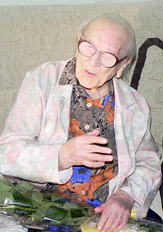 Pasveikinta vyriausioji 107 metų šiaulietė Pasveikinta vyriausioji 107 metų šiaulietė
