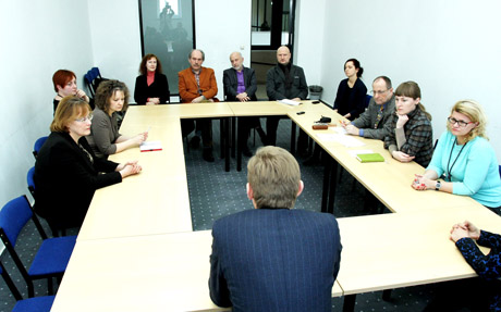 Bibliotekininkai – sandėlininkai, Kultūros centras – daržinė Bibliotekininkai – sandėlininkai, Kultūros centras – daržinė