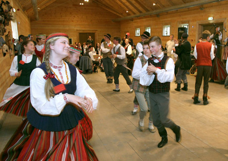 „Patrepsynė“ sukvietė geriausius šokėjus „Patrepsynė“ sukvietė geriausius šokėjus
