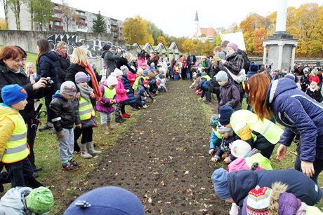 Meras lauks žiedų „pusiau pakvaišusiam“ bėgimui Meras lauks žiedų „pusiau pakvaišusiam“ bėgimui