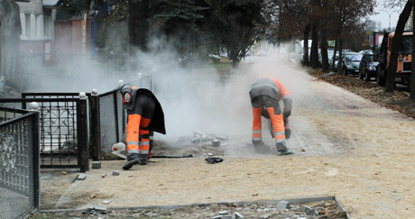 Naujas šaligatvis – prie bažnyčios Naujas šaligatvis – prie bažnyčios