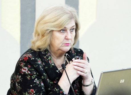 Ministrė medikus ir kritikavo, ir spaudė Ministrė medikus ir kritikavo, ir spaudė