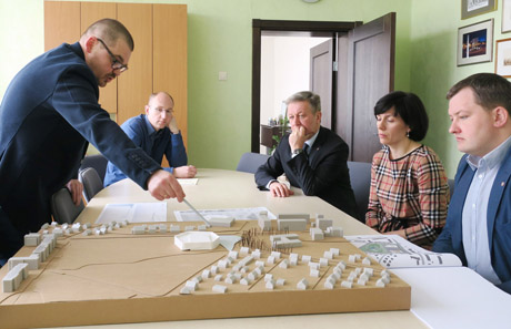 Susitiko su sporto komplekso projektuotojais Susitiko su sporto komplekso projektuotojais