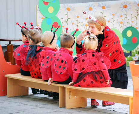 Kūdikių namuose vaikai laukė mamų ir tėčių Kūdikių namuose vaikai laukė mamų ir tėčių