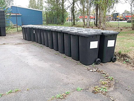 Šiaulių miesto gyventojams dalijami žaliųjų atliekų surinkimo konteineriai Šiaulių miesto gyventojams dalijami žaliųjų atliekų surinkimo konteineriai