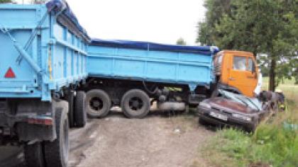 Trys žuvę žmonės —  neatsargaus vairavimo pasekmė