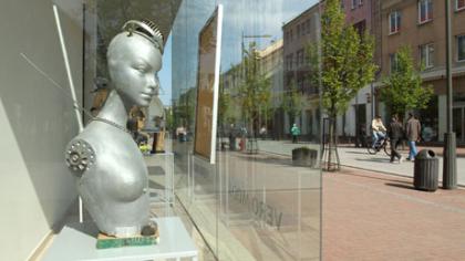Uždarytos parduotuvės tampa galerijomis