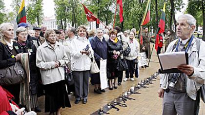 Šiau­lie­čiai rinkosi prie savivaldybės
