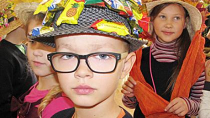 Vaikai pasipuošė skrybėlėmis