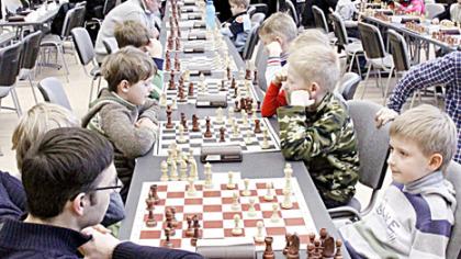 „Meškiukas Rudnosiukas“ žaidė šachmatais