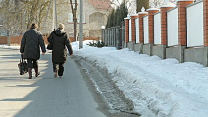 Į  ke­lią kė­si­na­si pės­tie­ji