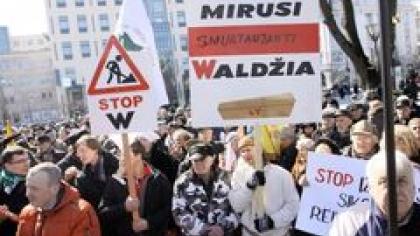 Mitinge raginta kalbėti ir rašyti lietuviškai