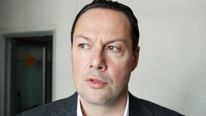 La­biau­siai skęs­tan­čią tautą mo­kys plauk­ti