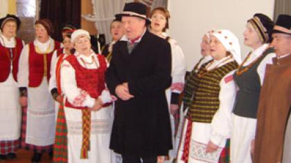 Žodžiai ir dainos skambėjo gimtąja tarme