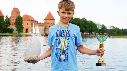 Šiauliečiai skrodė Galvės ežerą