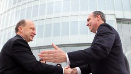 Milijardinės injekcijos keliavo į užsienį