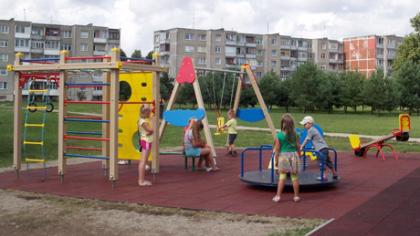 Vaikus vilioja parke praplėsta žaidimų aikštelė