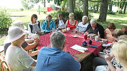 Stovyklaujantys sveikuoliai tvarkė ir aplinką