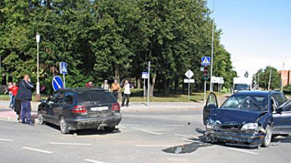 Savivaldybė kratosi atsakomybės dėl pavojingo šviesoforo