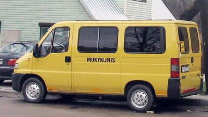 Tytuvėnų gimnazijai – geltonas autobusiukas
