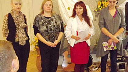 Sename namelyje skambėjo poezija
