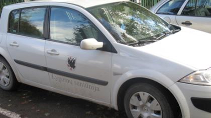 Tarnybiniai automobiliai – ne į turgų važinėti