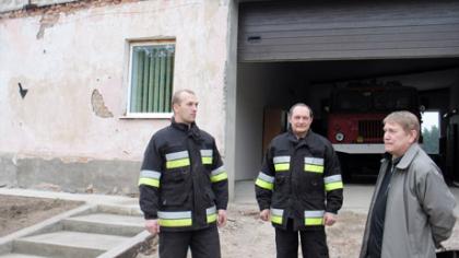 Ugniagesiai įsikūrė už „katino ašaras“