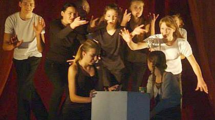 Mokyklos teatras ir vadovė apdovanoti festivalyje