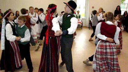 Šokėjai išbandė naująsias grindis
