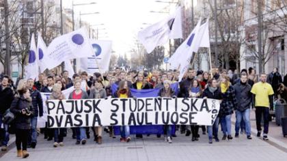 Studentai išėjo į gatvę